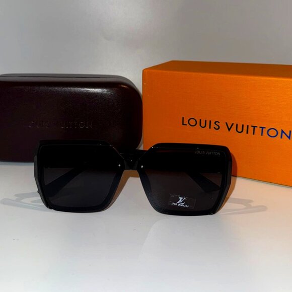 LV Circle Cat Eye Sunglasses S00 - Women - Accessories | LOUIS VUITTON ® - Picture 1 of 4
